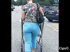 Jiggly pawg sinine spandex
